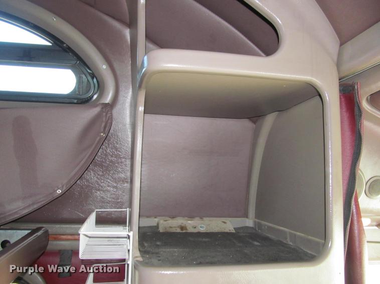 image for item J2611 2007 Peterbilt 387 semi truck