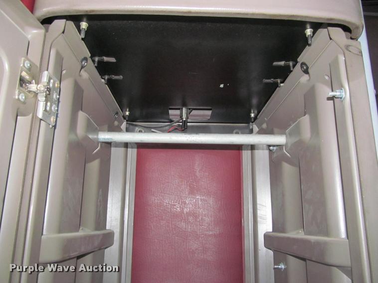 image for item J2611 2007 Peterbilt 387 semi truck