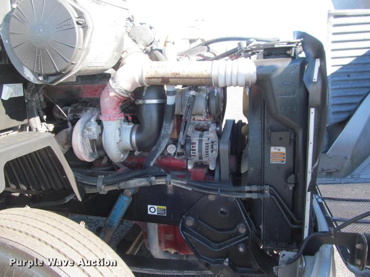 image for item J2611 2007 Peterbilt 387 semi truck