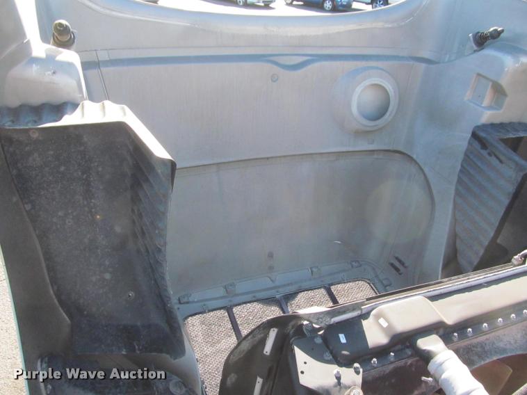 image for item J2611 2007 Peterbilt 387 semi truck