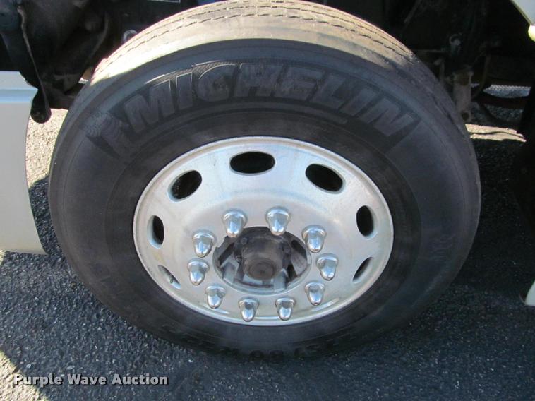 image for item J2611 2007 Peterbilt 387 semi truck