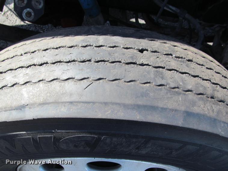 image for item J2611 2007 Peterbilt 387 semi truck