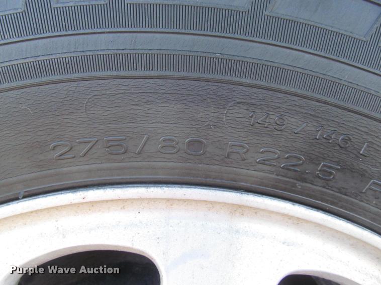 image for item J2611 2007 Peterbilt 387 semi truck