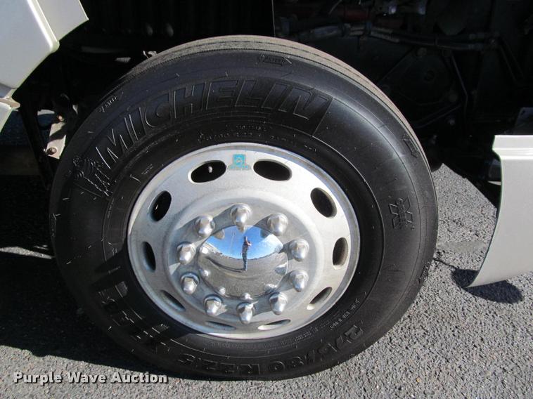 image for item J2611 2007 Peterbilt 387 semi truck