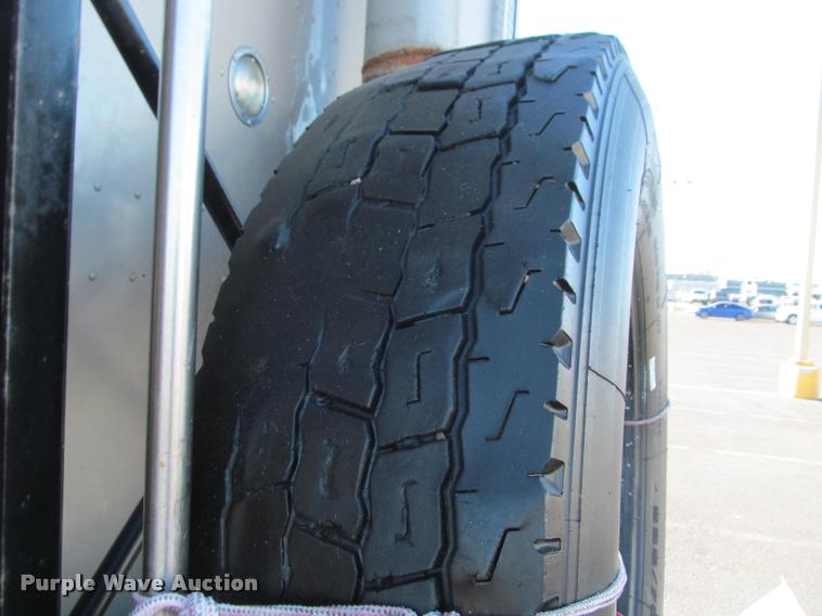 image for item J2611 2007 Peterbilt 387 semi truck