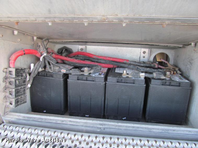 image for item J2611 2007 Peterbilt 387 semi truck