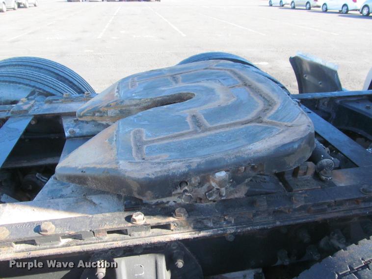 image for item J2611 2007 Peterbilt 387 semi truck