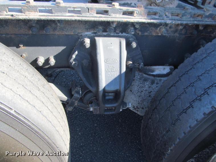 image for item J2611 2007 Peterbilt 387 semi truck