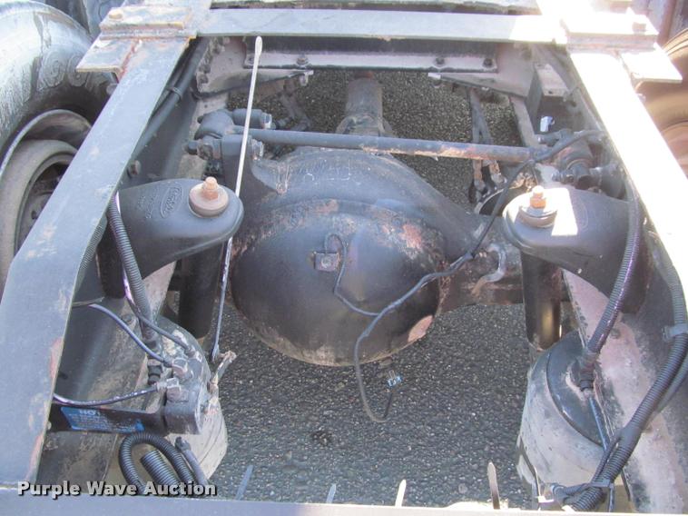 image for item J2611 2007 Peterbilt 387 semi truck