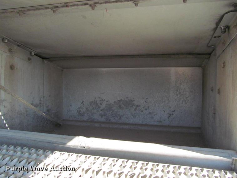 image for item J2611 2007 Peterbilt 387 semi truck