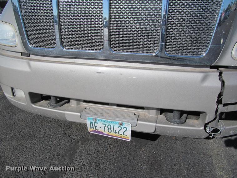 image for item J2611 2007 Peterbilt 387 semi truck