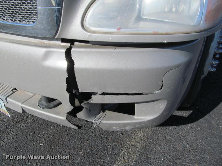 image for item J2611 2007 Peterbilt 387 semi truck