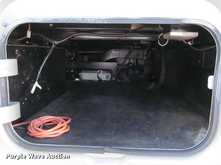 image for item J2611 2007 Peterbilt 387 semi truck