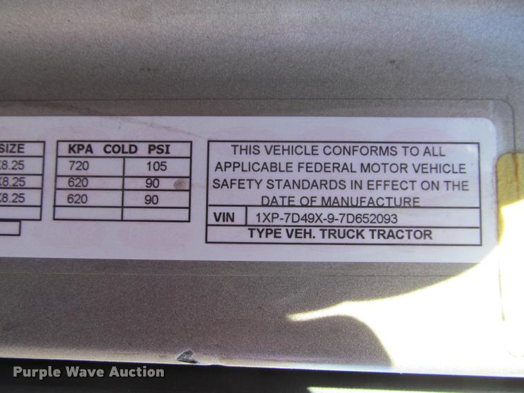 image for item J2611 2007 Peterbilt 387 semi truck