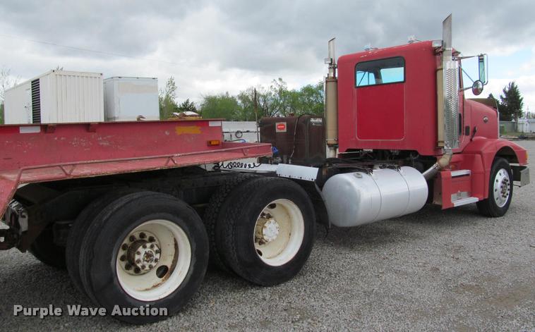 image for item K4948 1988 Peterbilt 377 semi truck