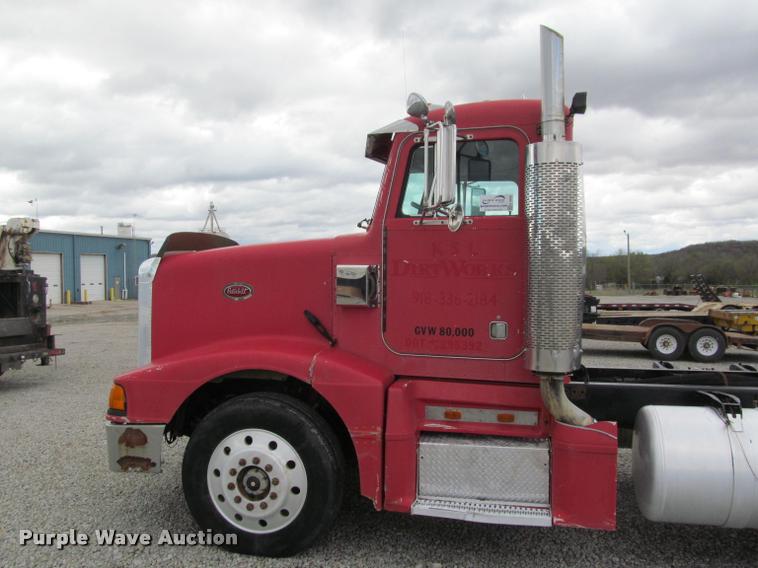 image for item K4948 1988 Peterbilt 377 semi truck