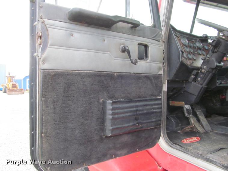 image for item K4948 1988 Peterbilt 377 semi truck