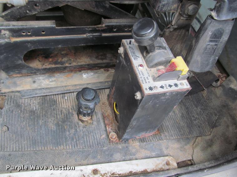 image for item K4948 1988 Peterbilt 377 semi truck