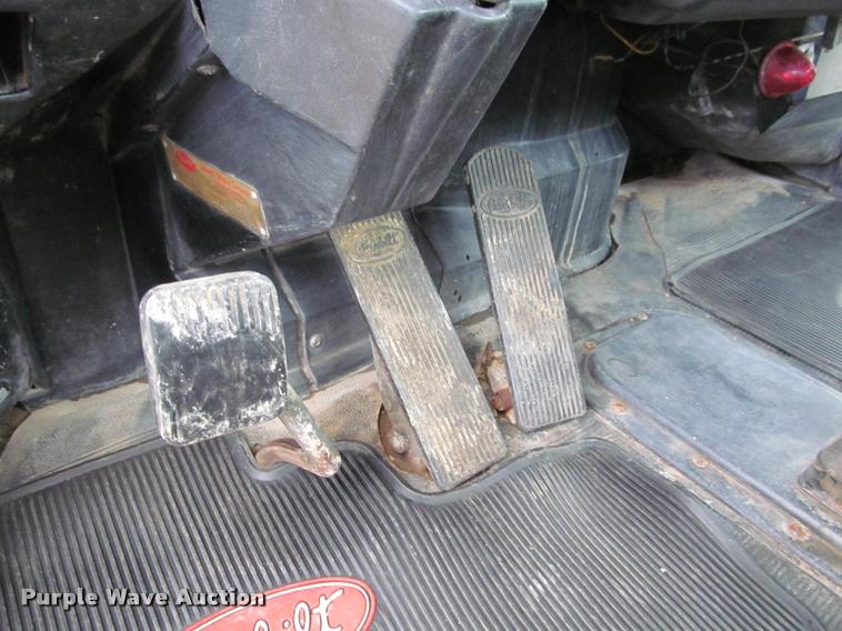 image for item K4948 1988 Peterbilt 377 semi truck