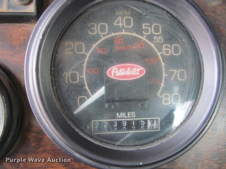 image for item K4948 1988 Peterbilt 377 semi truck