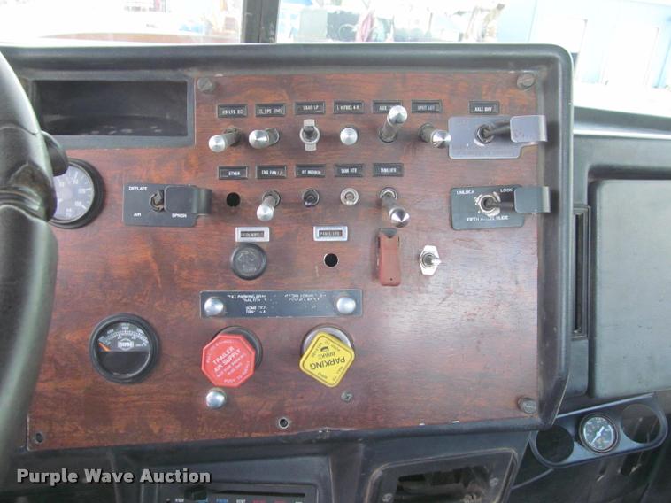 image for item K4948 1988 Peterbilt 377 semi truck