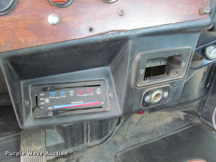 image for item K4948 1988 Peterbilt 377 semi truck