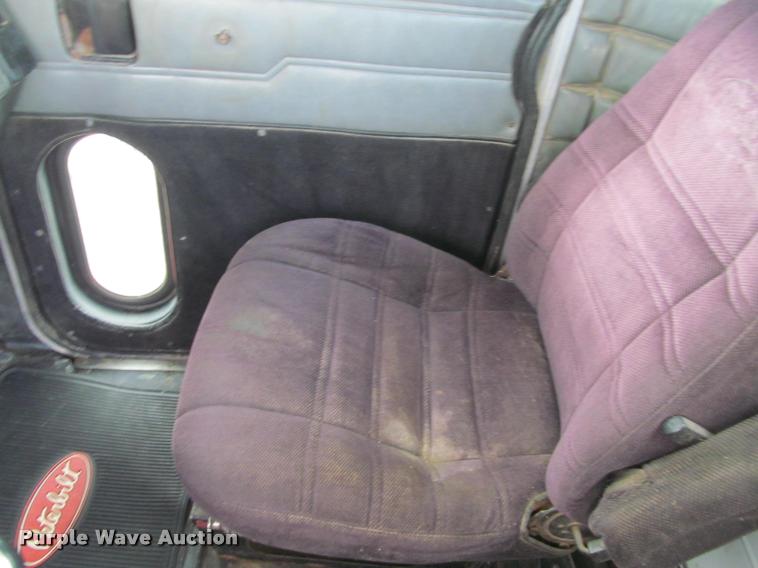 image for item K4948 1988 Peterbilt 377 semi truck