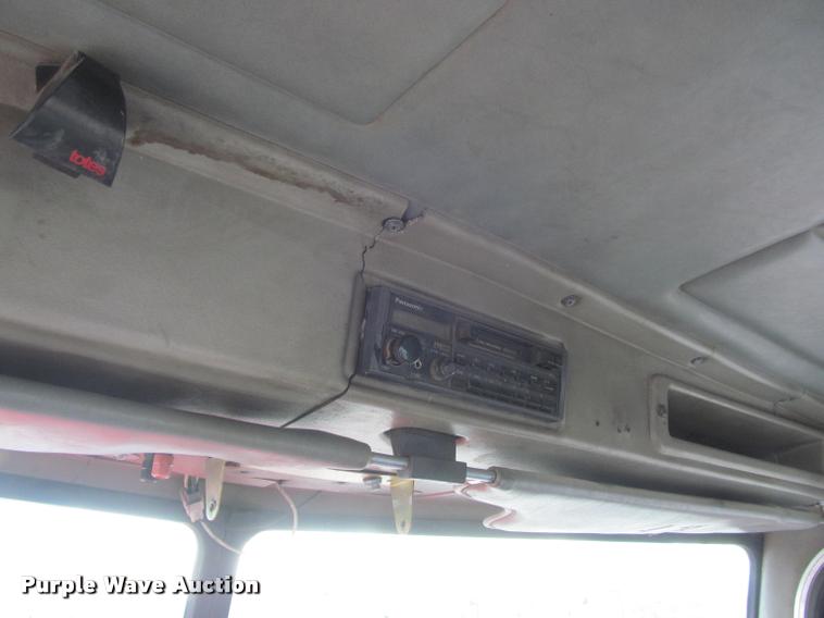 image for item K4948 1988 Peterbilt 377 semi truck