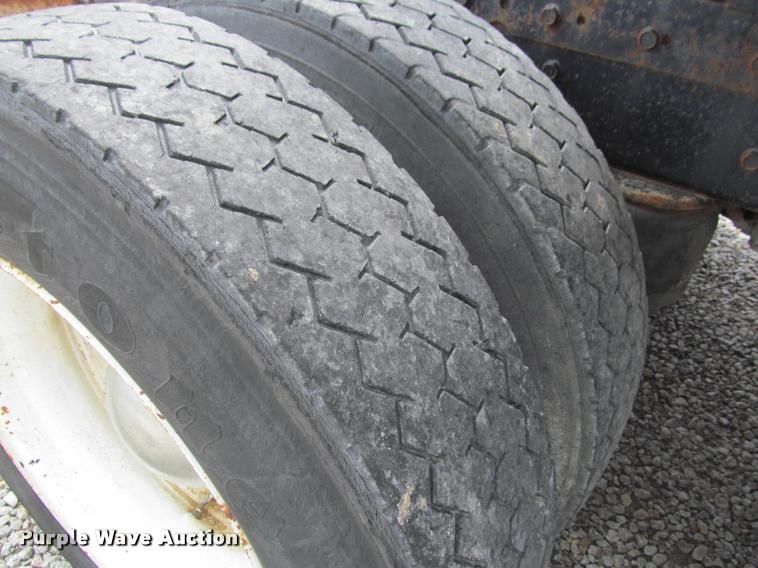 image for item K4948 1988 Peterbilt 377 semi truck