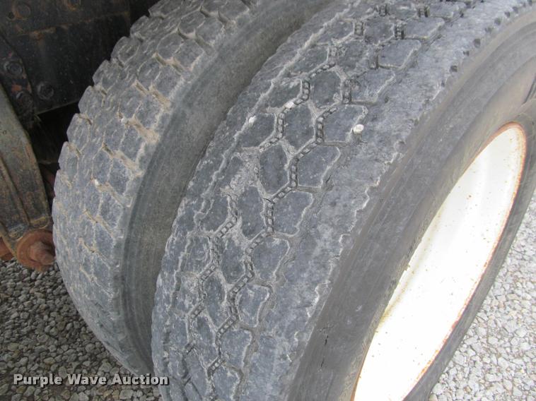 image for item K4948 1988 Peterbilt 377 semi truck