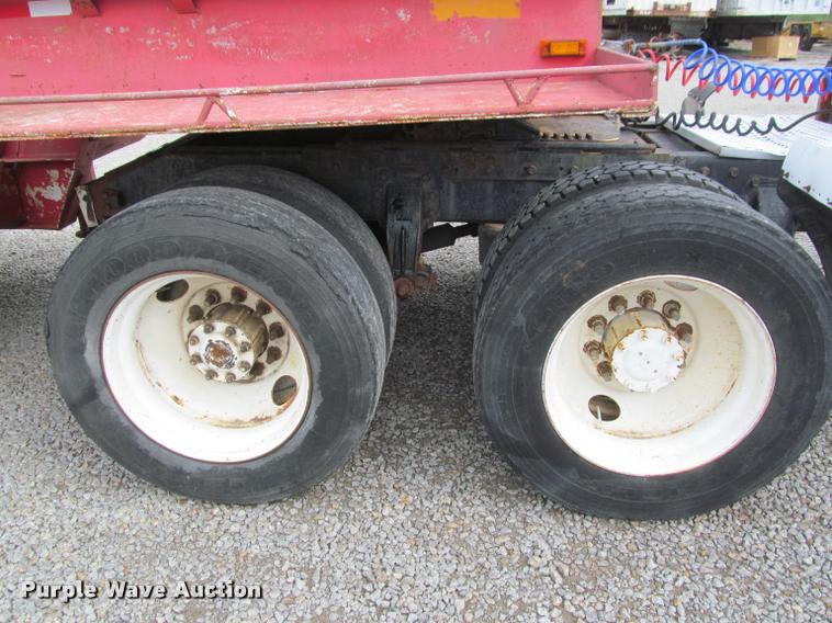 image for item K4948 1988 Peterbilt 377 semi truck