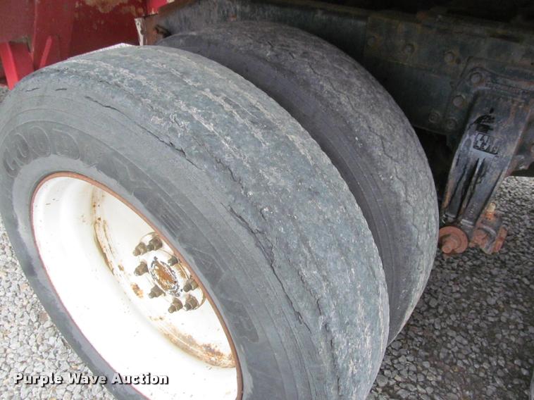 image for item K4948 1988 Peterbilt 377 semi truck