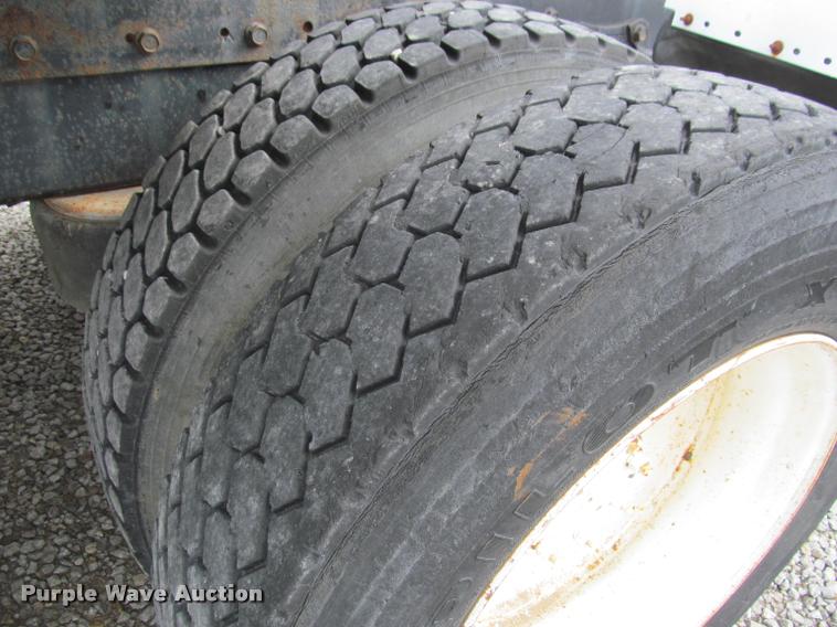 image for item K4948 1988 Peterbilt 377 semi truck