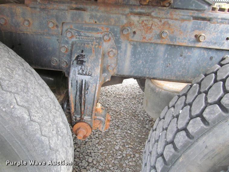 image for item K4948 1988 Peterbilt 377 semi truck