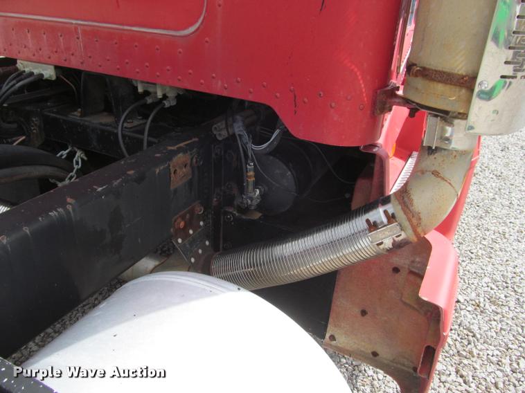 image for item K4948 1988 Peterbilt 377 semi truck