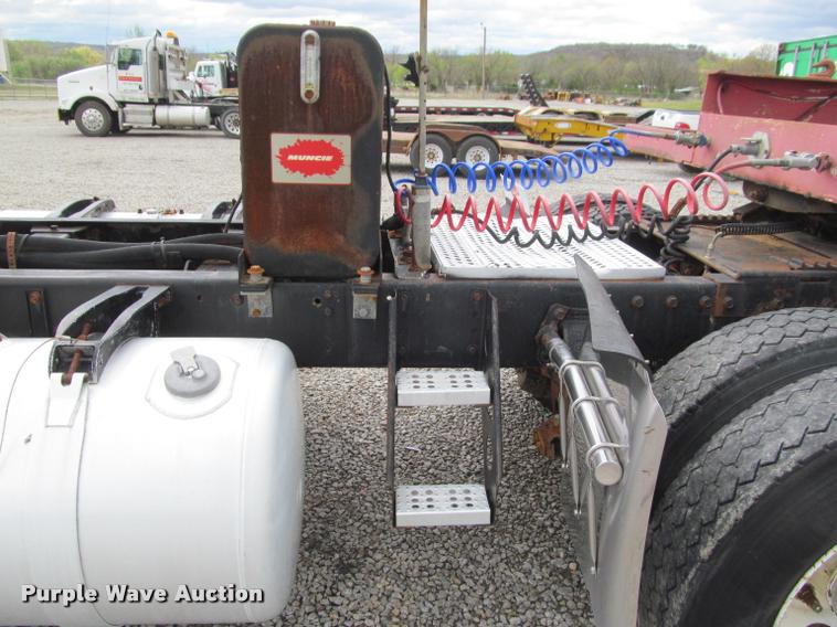 image for item K4948 1988 Peterbilt 377 semi truck