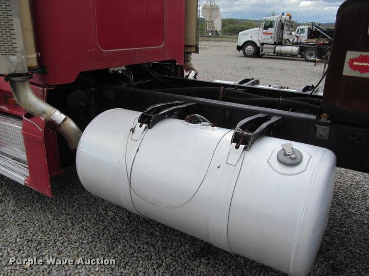 image for item K4948 1988 Peterbilt 377 semi truck