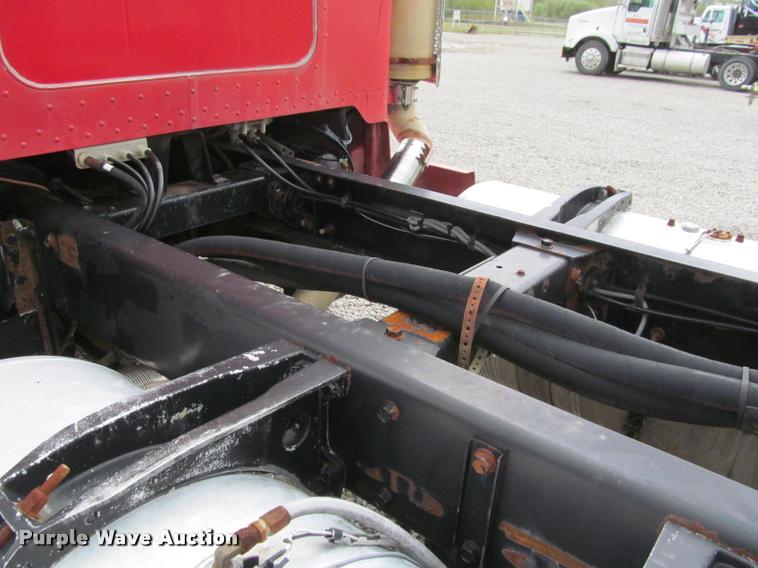 image for item K4948 1988 Peterbilt 377 semi truck