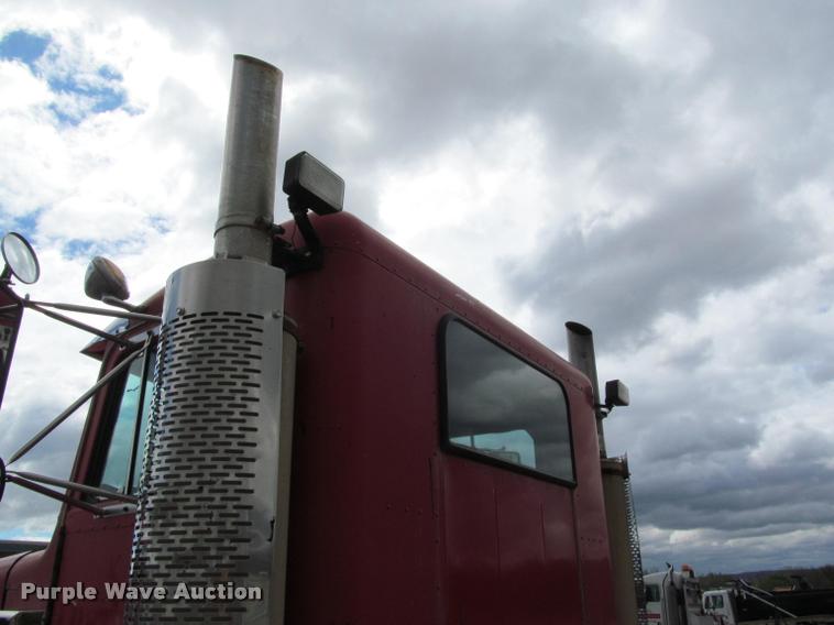 image for item K4948 1988 Peterbilt 377 semi truck