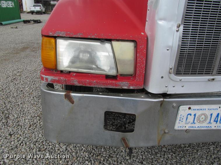 image for item K4948 1988 Peterbilt 377 semi truck