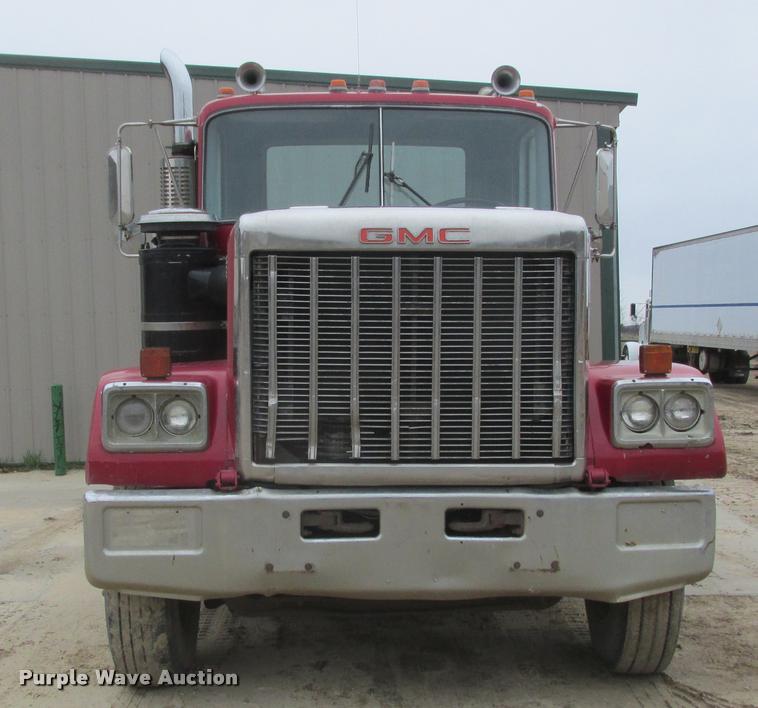 image for item K6155 1983 GMC General semi truck