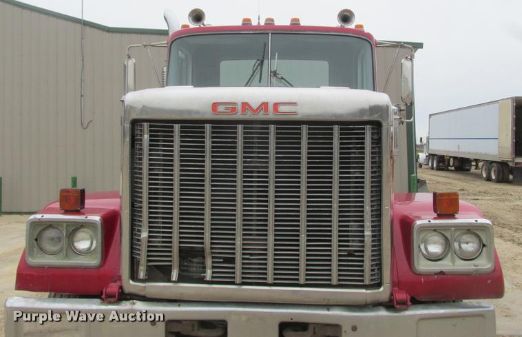 image for item K6155 1983 GMC General semi truck