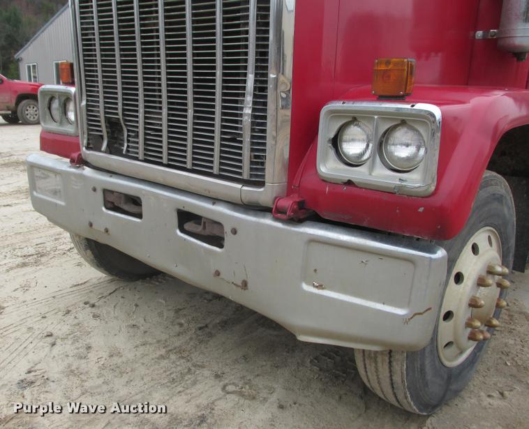 image for item K6155 1983 GMC General semi truck