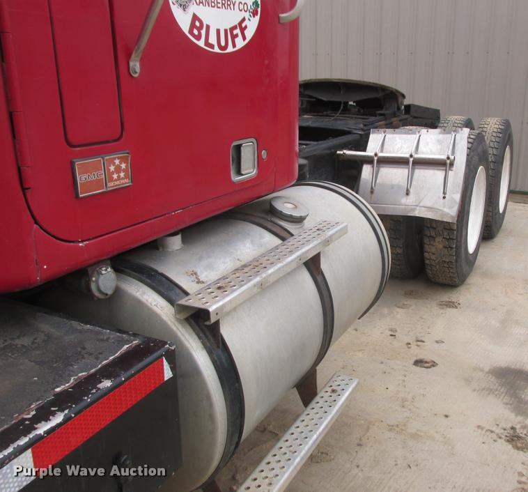 image for item K6155 1983 GMC General semi truck