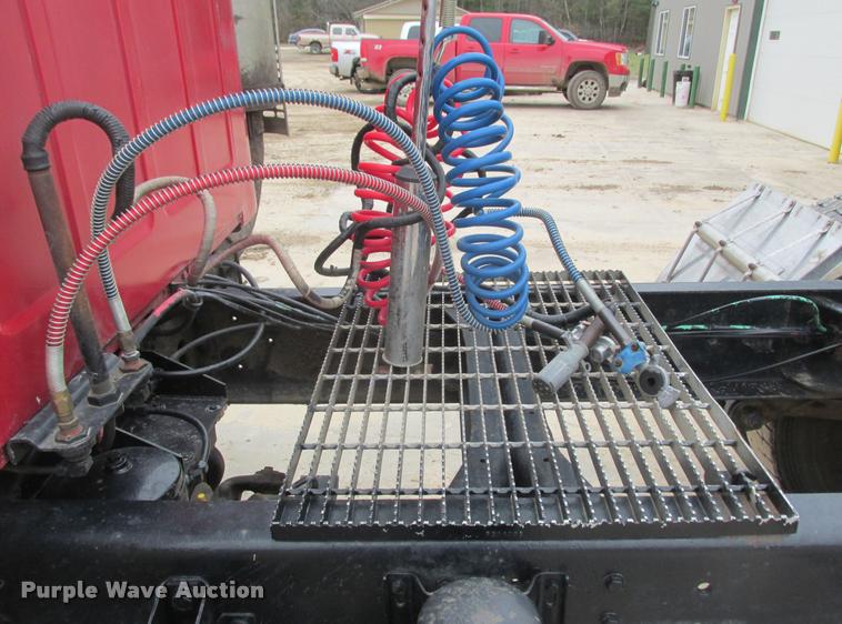 image for item K6155 1983 GMC General semi truck