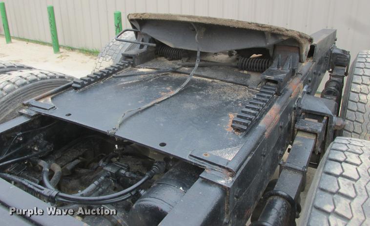 image for item K6155 1983 GMC General semi truck