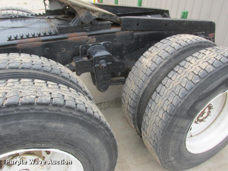 image for item K6155 1983 GMC General semi truck