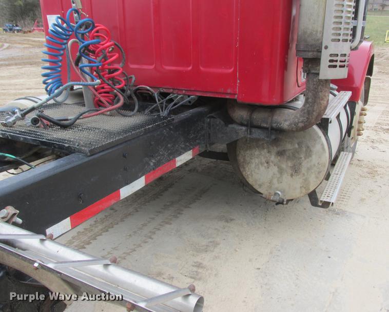 image for item K6155 1983 GMC General semi truck