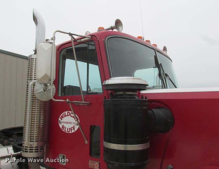 image for item K6155 1983 GMC General semi truck