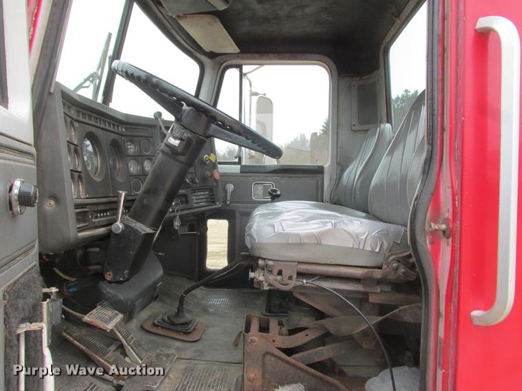 image for item K6155 1983 GMC General semi truck